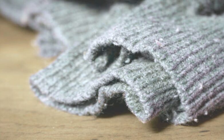 毛玉の付いたニット・セーター