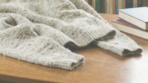 毛玉の付いたニット・セーター